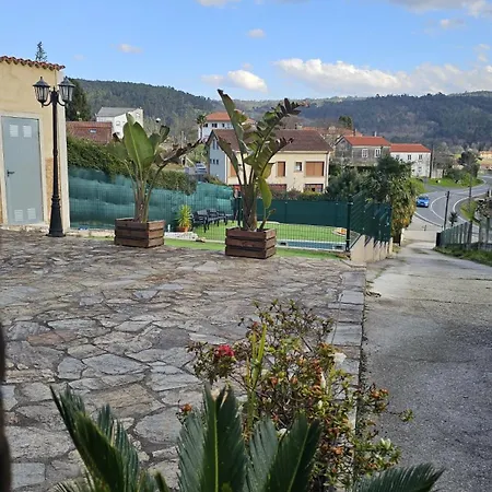 Casa De Piedra, A Lameira *