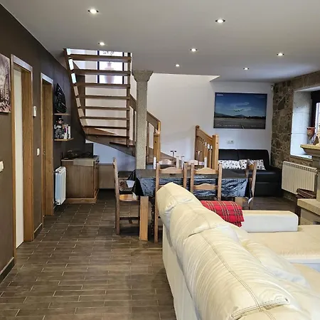 Casa De Piedra, A Lameira *